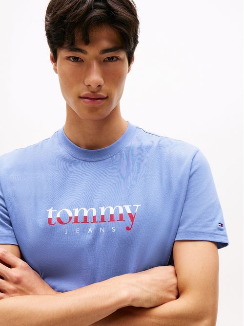 Camiseta azul de punto con logo y cuello redondo