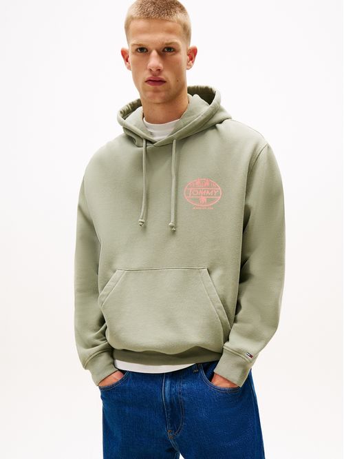 Buzo beige con capota y logo gráfico