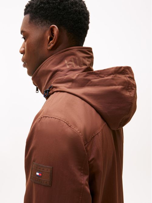 Chaqueta marrón regatta con logo