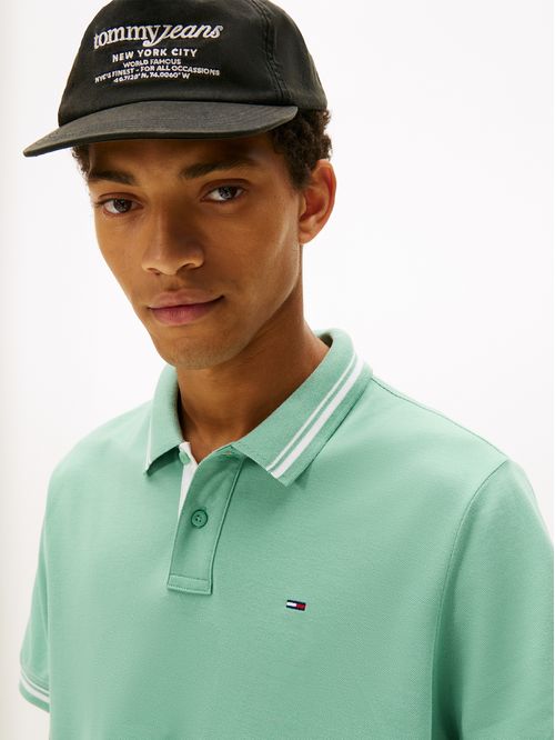 Polo verde claro de corte regular ribeteado