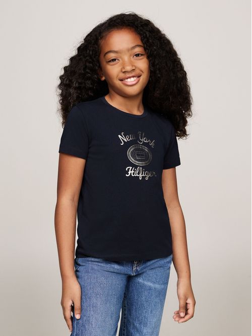 Camiseta azul con logotipo metalizado