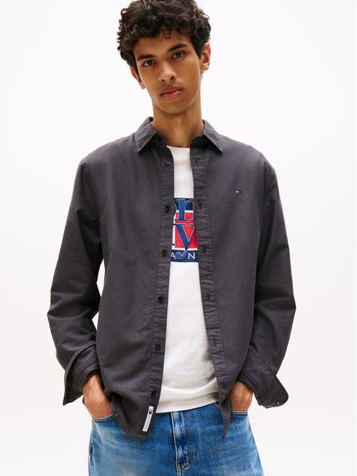 Camisa negra Oxford con cuello abotonado