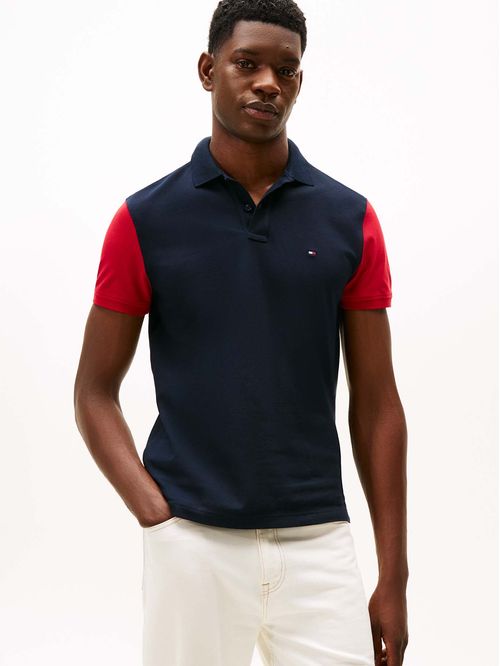 Polo azul de corte regular con diseño color block RWB
