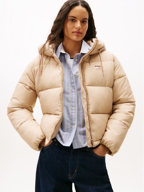 Chaqueta café acolchada de ripstop con capota