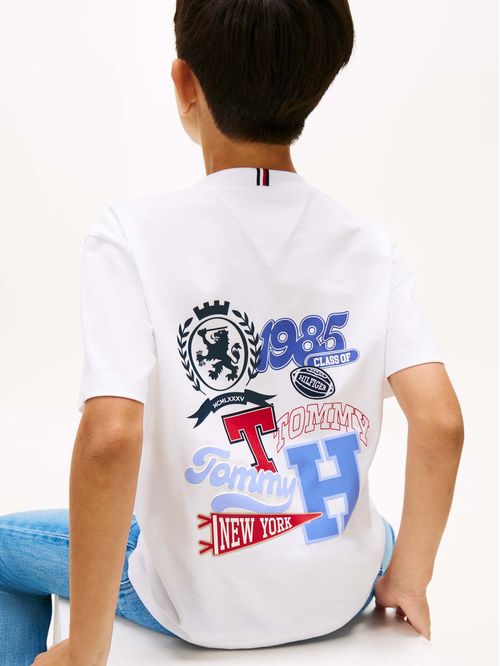 Camiseta blanca de cuello redondo con logo