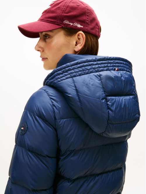 Chaqueta azul de plumón que repele el agua