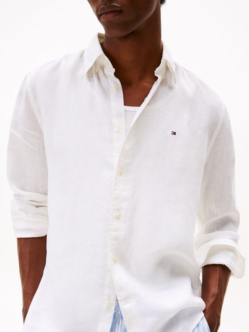Camisa blanca de corte regular con logo