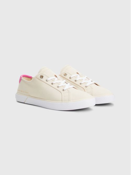 Tenis multicolor essential con logo