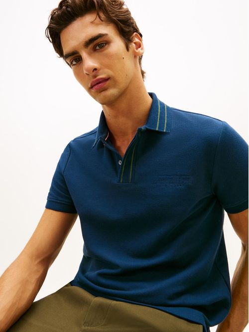 Polo azul de corte regular con logo