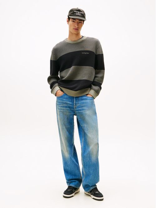 Saco negro de corte regular con diseño de rayas texturizadas