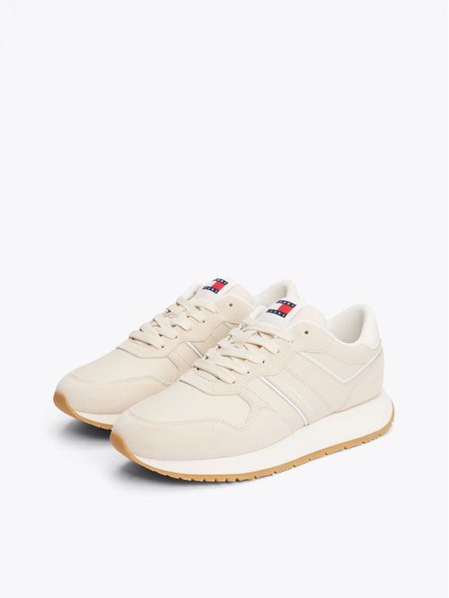 Tenis beige clásicas de ante
