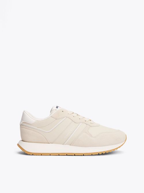 Tenis beige clásicas de ante