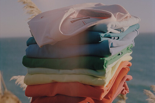 En 2022, Tommy Hilfiger logró que el 78 % de la energía utilizada para el desarrollo de sus operaciones comerciales en todo el mundo procediese de fuentes renovables a través de la compra de créditos certificados de energía renovable y la adopción de energía solar in situ.